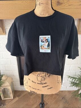 Lisa Polaroid Black Graphic Crop Tee - Women's Casual Crop Top